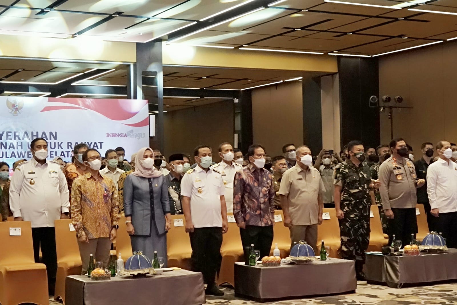 Menteri ATR Serahkan 3 550 Persil Sertifikat Tanah Kepada Bupati Luwu